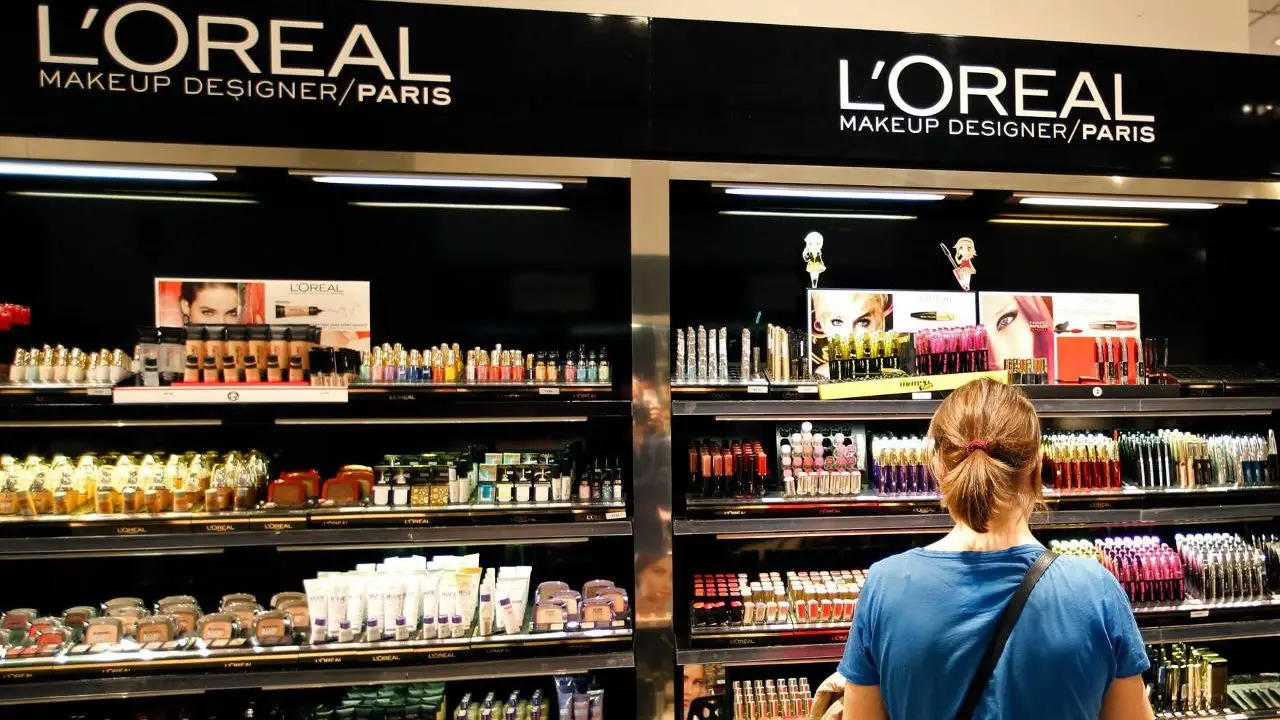reuters mujer loreal e1625707714170 1280x720